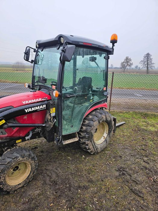 YANMAR 424 kabina LOCHMANN - DRZWI NR1385