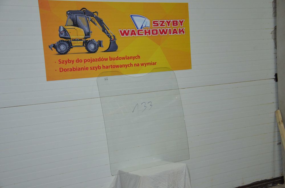 szyba Mecalac 12 przednia górna nr 133