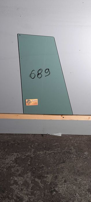 szyba ładowarka teleskopowa CAT, Claas - boczna lewa tylna  nr 689