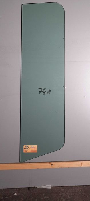 szyba koparko-ładowarka CAT - boczna narożna   nr 741