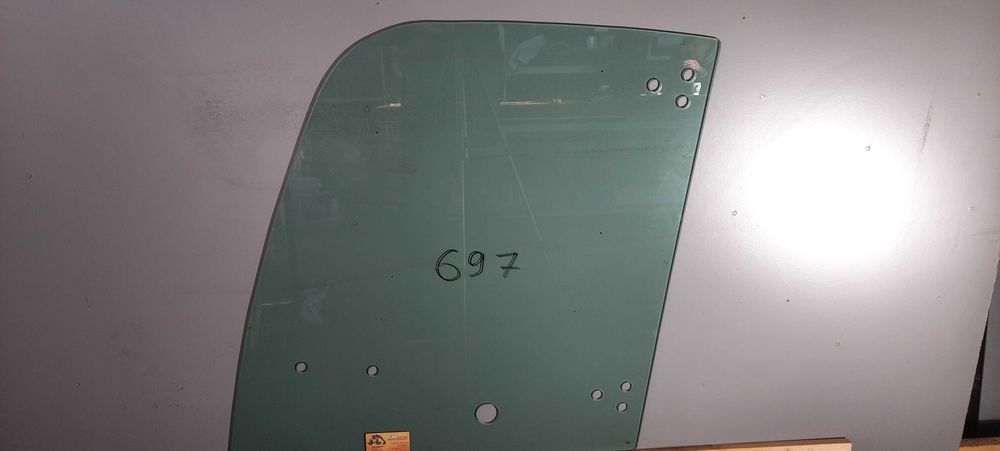 szyba Volvo L20F, L25F, L28F - boczna prawa nr 697